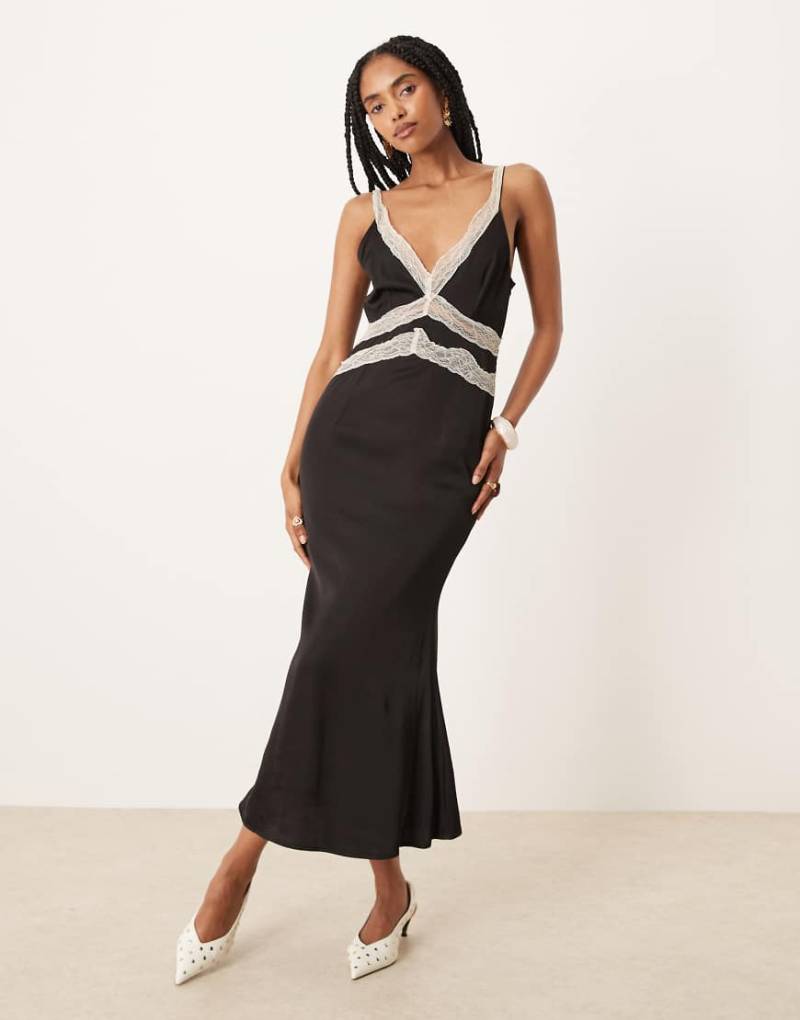 Never Fully Dressed - Midaxi-Kleid in Schwarz mit farblich abgesetztem Spitzeneinsatz von Never Fully Dressed