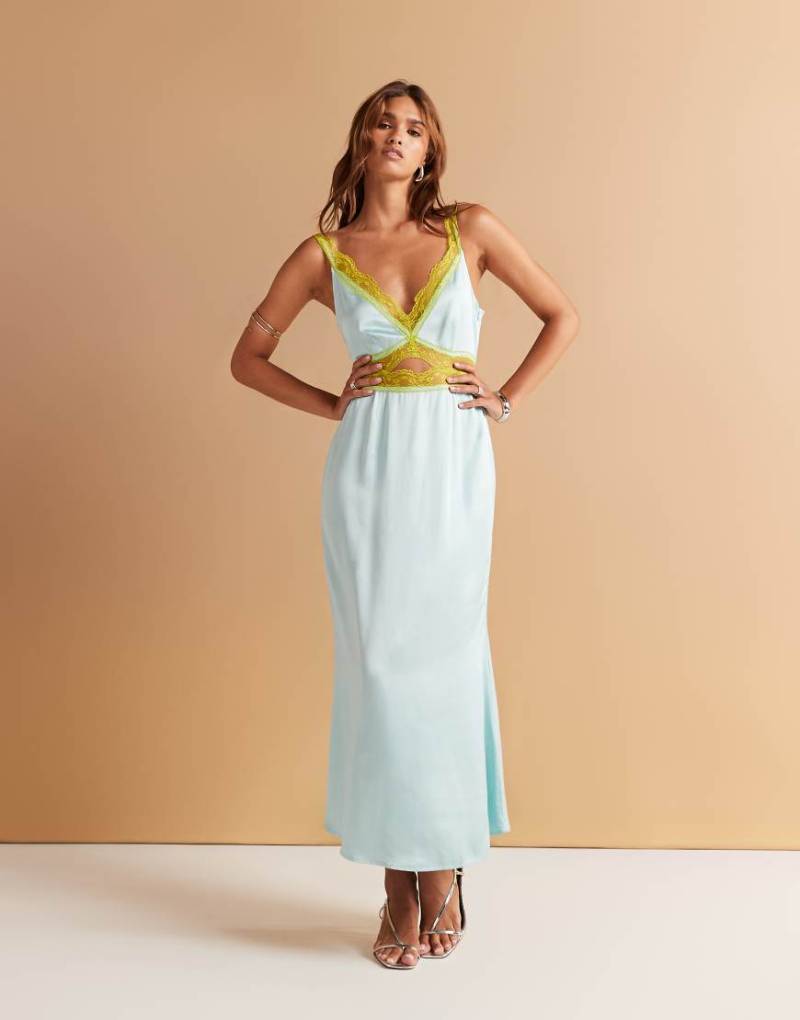 Never Fully Dressed - Midaxi-Trägerkleid in Blau mit Spitzensaum von Never Fully Dressed