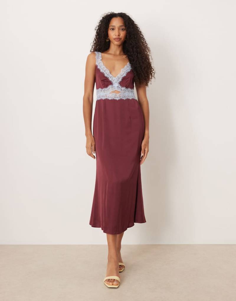 Never Fully Dressed - Mimi - Midaxikleid in Burgunderrot mit farblich abgesetztem Spitzeneinsatz-Lila von Never Fully Dressed