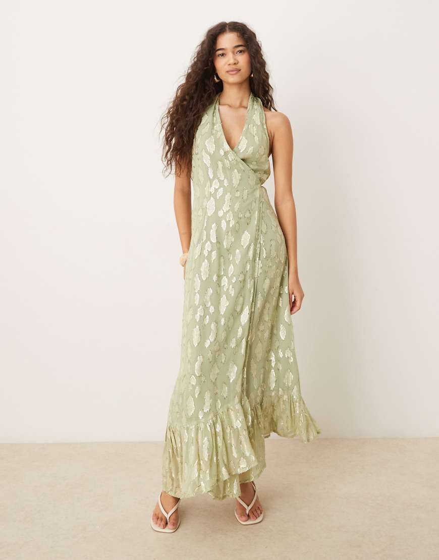 Never Fully Dressed - Neckholder-Maxikleid in Metallic-Salbeigrün von Never Fully Dressed