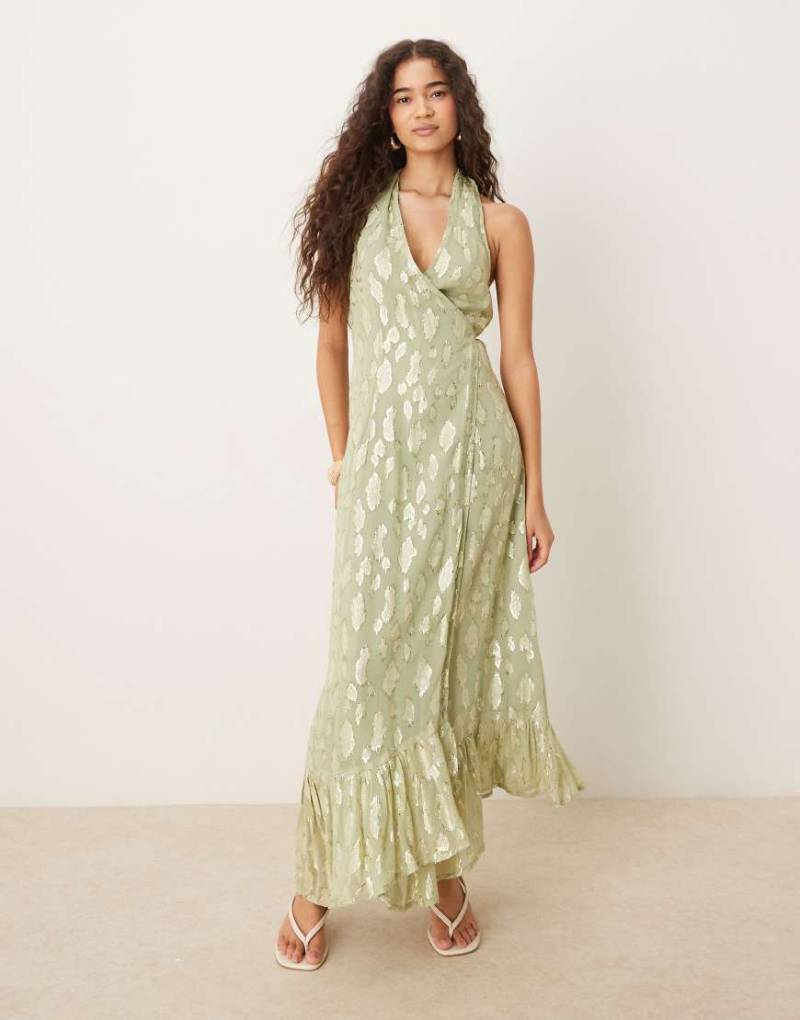 Never Fully Dressed - Neckholder-Maxikleid in Metallic-Salbeigrün von Never Fully Dressed