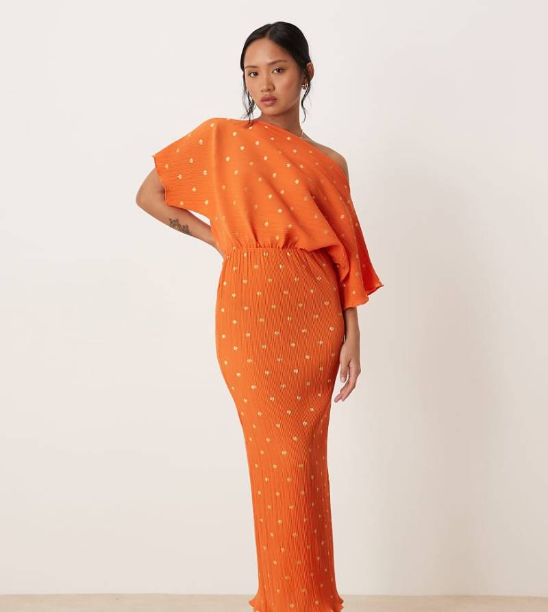 Never Fully Dressed Petite - Tilly - Plissiertes Maxikleid in Orange-Metallic von Never Fully Dressed