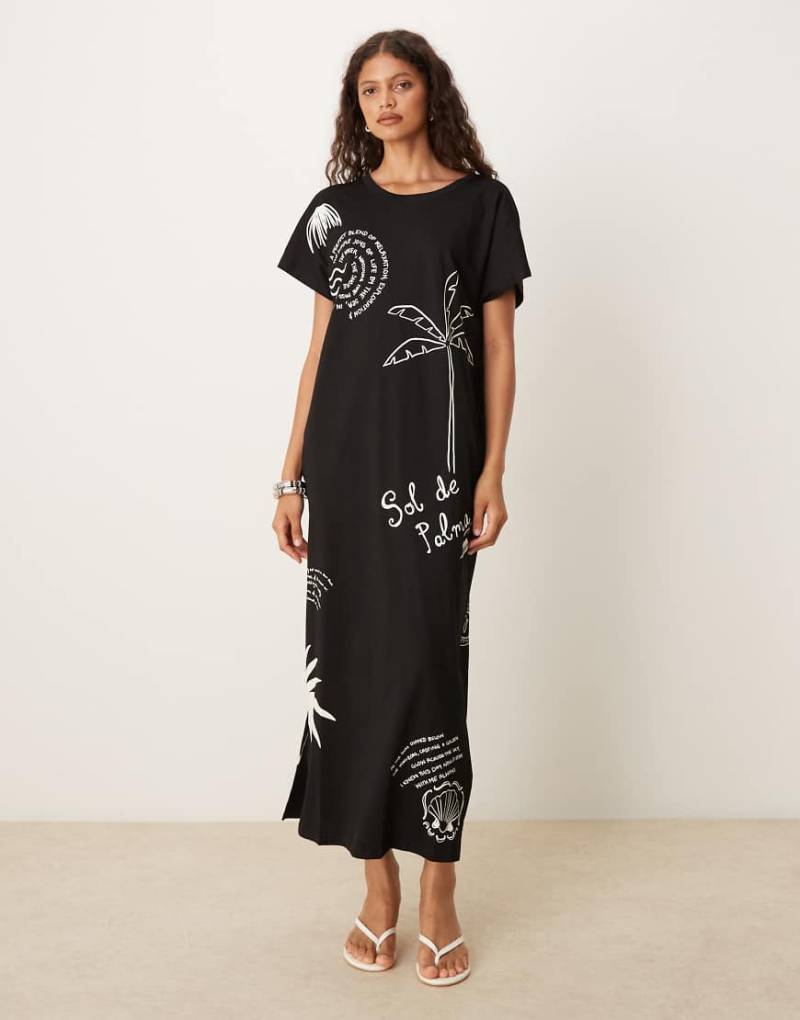 Never Fully Dressed - Schulterfreies Midaxi-Kleid aus Jersey in Schwarz mit „Palma"-Print von Never Fully Dressed