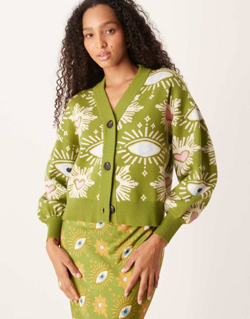 Never Fully Dressed - Strickjacke in Grün mit Augenmuster, Kombiteil von Never Fully Dressed