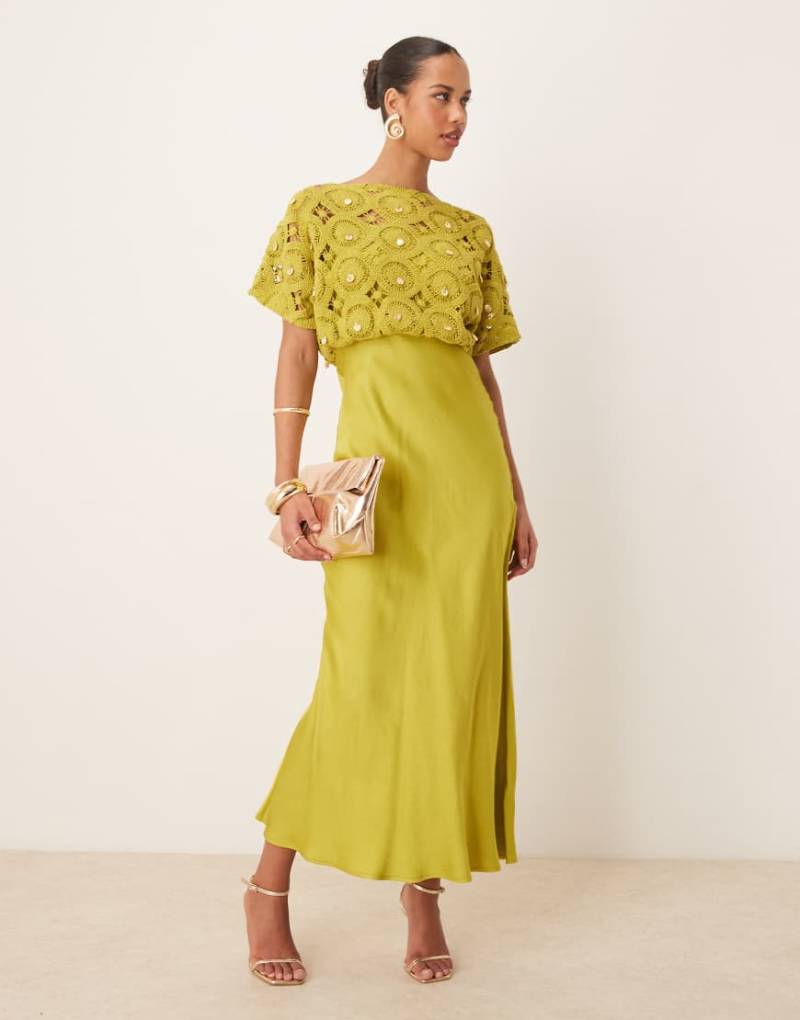 Never Fully Dressed - Tilly - Gehäkeltes Maxikleid in Olivgrün mit Muschelverzierung von Never Fully Dressed