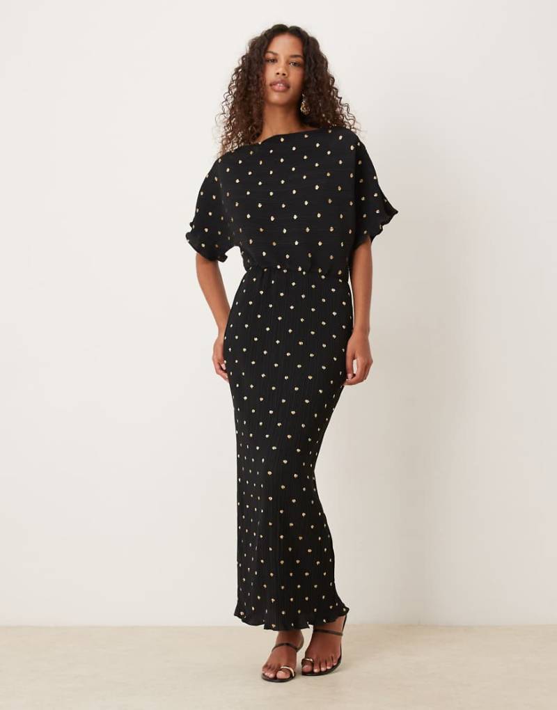 Never Fully Dressed - Tilly - Plissiertes Maxikleid in Schwarz und Gold mit schulterfreiem Design von Never Fully Dressed