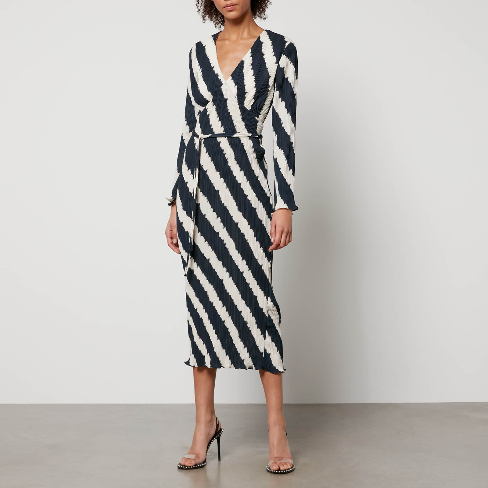 Never Fully Dressed Mono Celeste Striped Plissé Dress - UK 6 von Never Fully Dressed