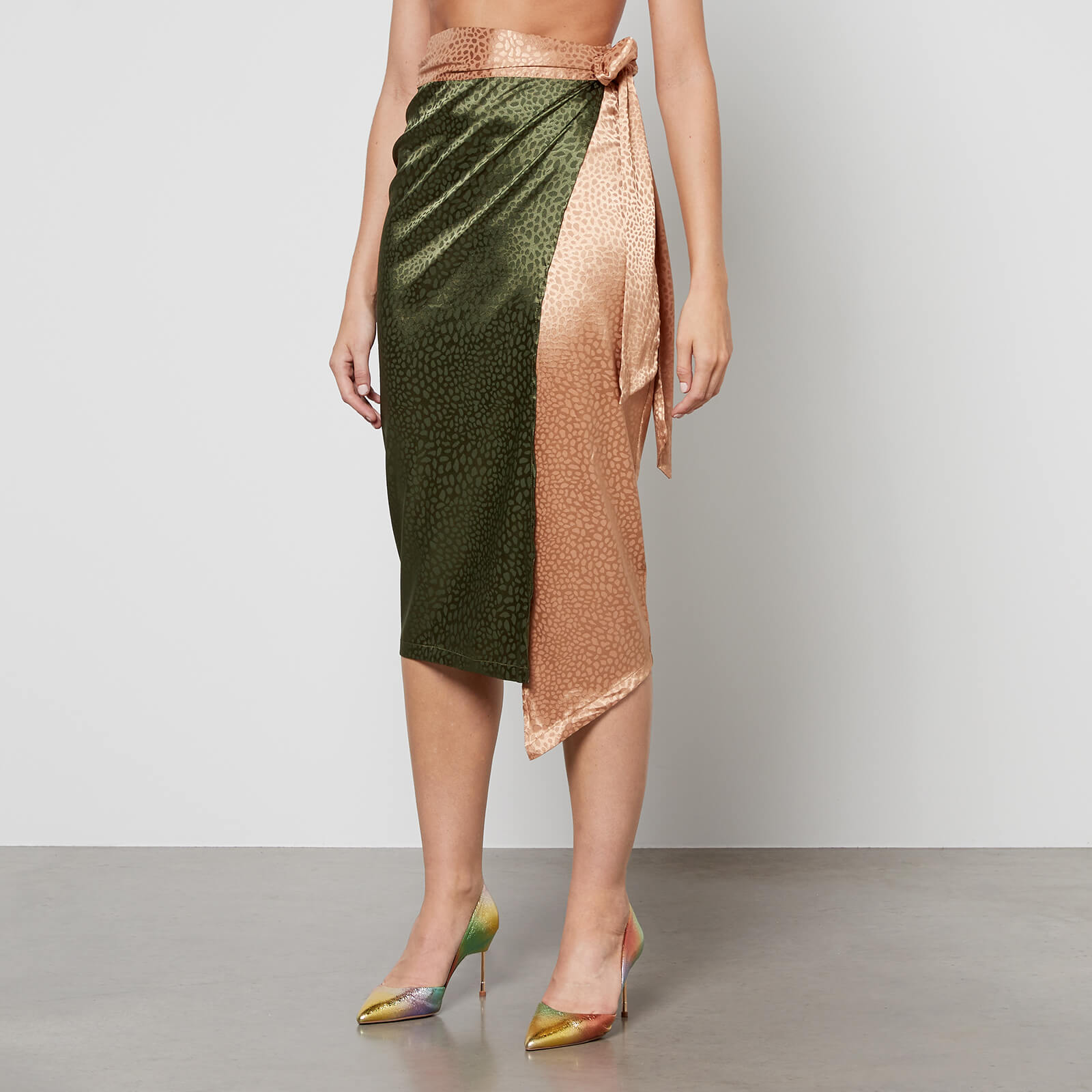 Never Fully Dressed Jaspre Satin Wrap Midi Skirt - L von Never Fully Dressed