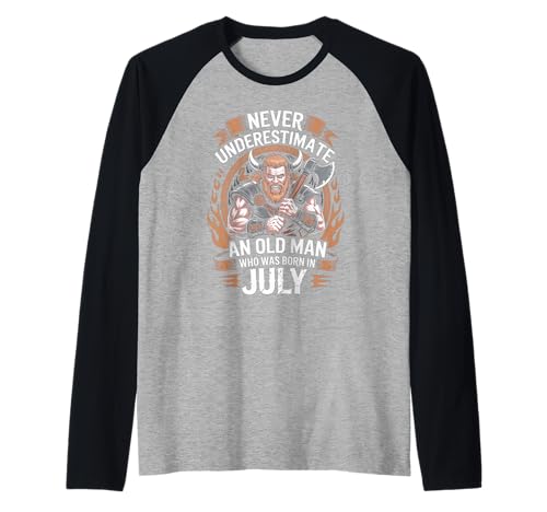 Never Underestimate An Old Man was Born Juli Birthday Raglan von Never Underestimate Old Man Birthday