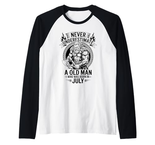 Never Underestimate An Old Man was Born Juli Birthday Raglan von Never Underestimate Old Man Birthday