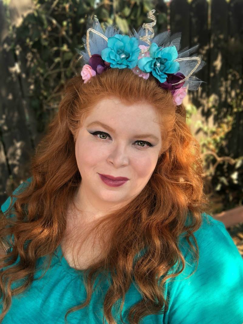 Einhorn Stirnband Blumenkrone, Halloween Kostüm Für Erwachsene, Horn Mit Blumen, Krone Tiara von NeverEndingShop