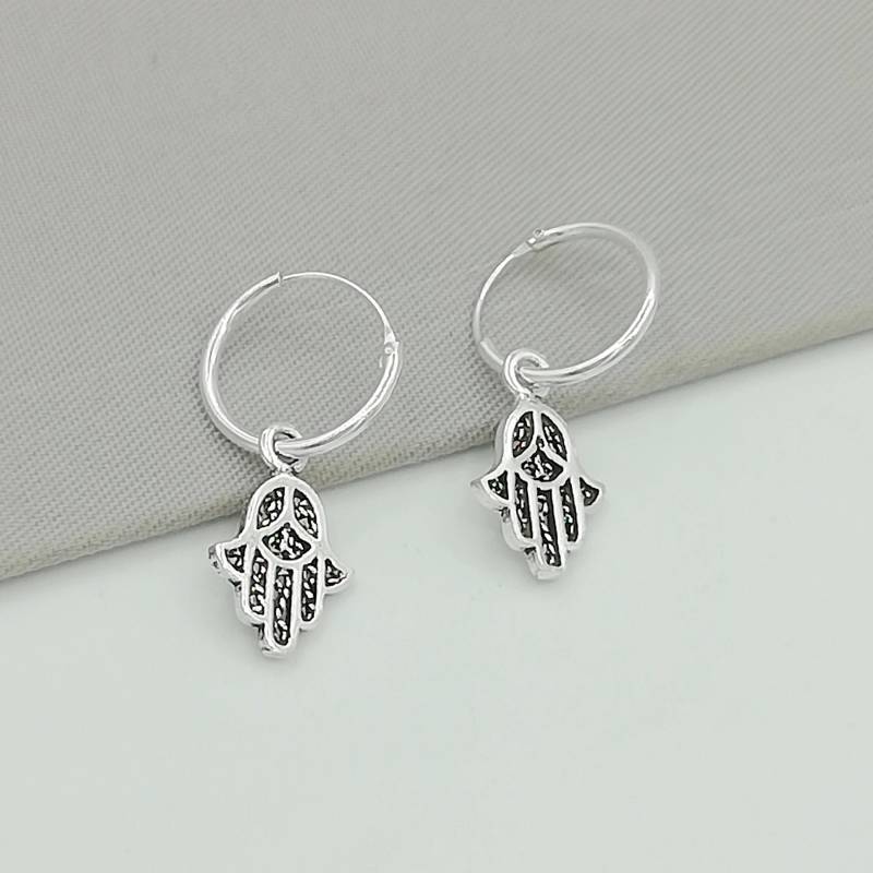 Hamsa Charm Hoops - Silber Wanderlust Kleine Ohrringe Offene Hoop Talisman Hand E353 von NeverEndingSilver