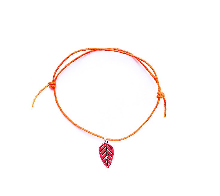 Silber Blatt Charme Auf Gewachste Baumwollschnur Verstellbare Freundschaftarmband von NeverGoNaked