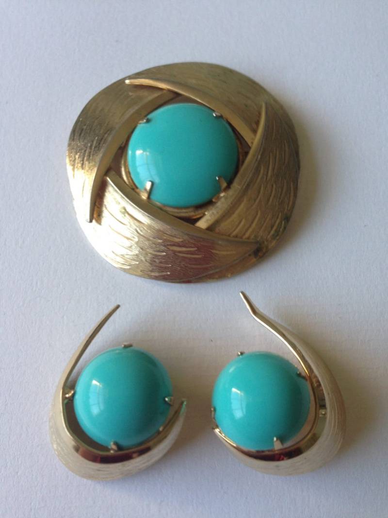 Vintage Kramer Midcentury Modernist Modeschmuck Set Gold Ton Und Türkis Farbe Cabochon von NeverOutOfDate