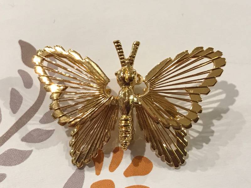 Vintage Monet Signierte 1950Er Jahre Gold-Ton Schmetterlings-Brosche von NeverOutOfDate