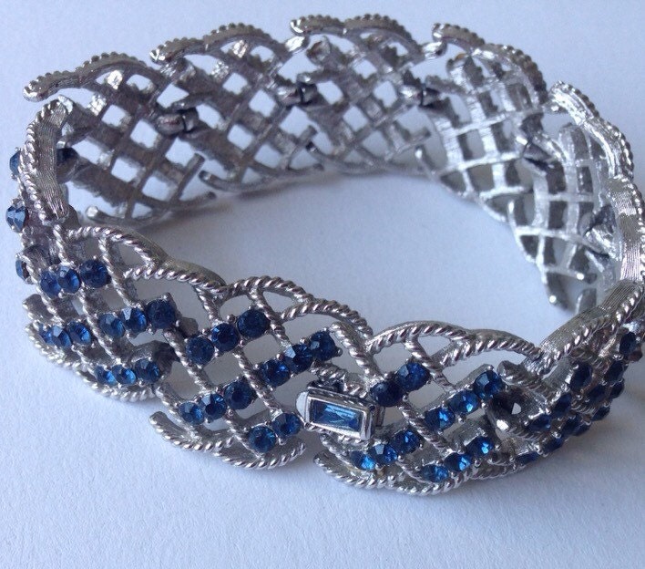 Vintage Trifri Armband - Signierttrifari Silber-Ton Blau Strass Trifari Verbunden Designer von NeverOutOfDate