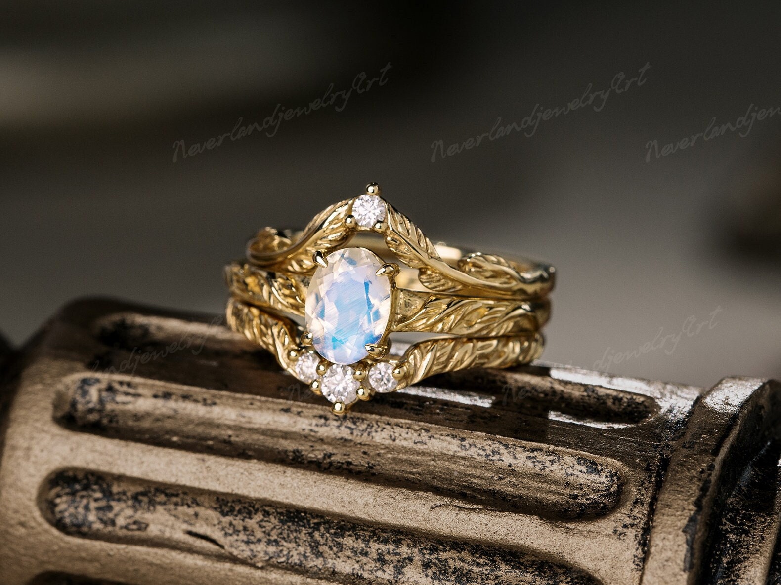 Einzigartiger Ovalschliff Mondstein Verlobungsring Set Gelb Gold Ringe Natur Inspiriert Blätter Graviert 3 Stück Ring Vintage Diamant Ehering von NeverlandjewelryArt