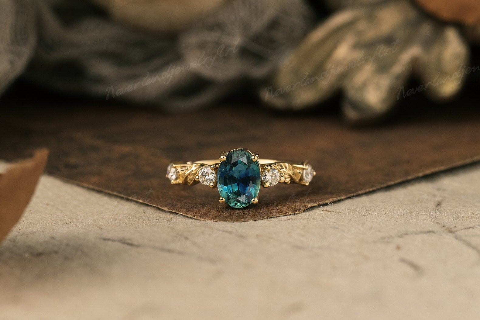 Ovalschliff Türkis Saphir Verlobungsring Art Deco Gelbgold Diamant Versprechen Ring Zierlicher Grün Blau Blatt Gravierter Brautring von NeverlandjewelryArt