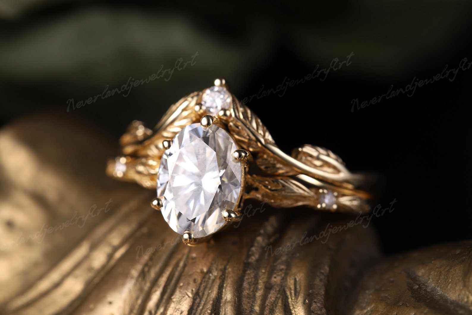 Vintage Ovaler Schliff Moissanit Verlobungsring Set Massiver Blattgold Ring Diamant Cluster Handarbeit Braut Unikat Blatt Ranke Gewölbt Band von NeverlandjewelryArt