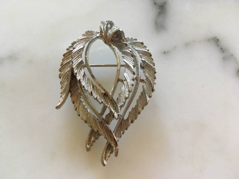 Bsk Brosche Blatt Design Silvertone von NevermoreAntiques