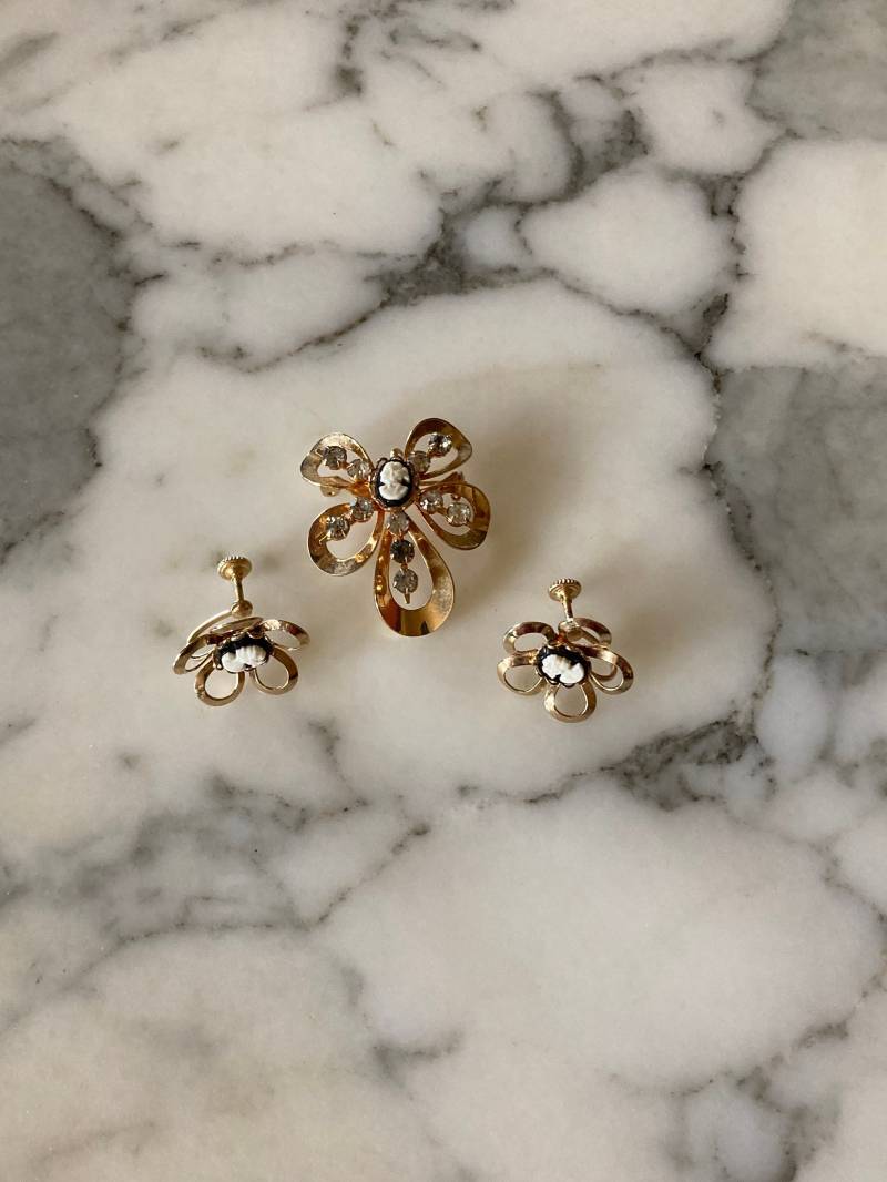 Cameo Brosche Und Ohrring Set von NevermoreAntiques