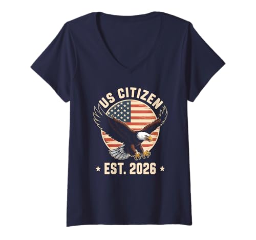 Damen US Citizen Est. 2026 Amerikanische Flagge Weißkopfseeadler Einwanderung T-Shirt mit V-Ausschnitt Damen US Citizen Est. 2026 Amerikanische Flagge Weißkopfseeadler Einwanderung T-Shirt mit V-Ausschnitt von New American Citizen Naturalization