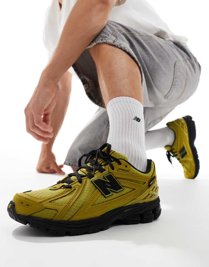 New Balance - 1906 - Sneaker in Hellbraun mit schwarzen Details von New Balance