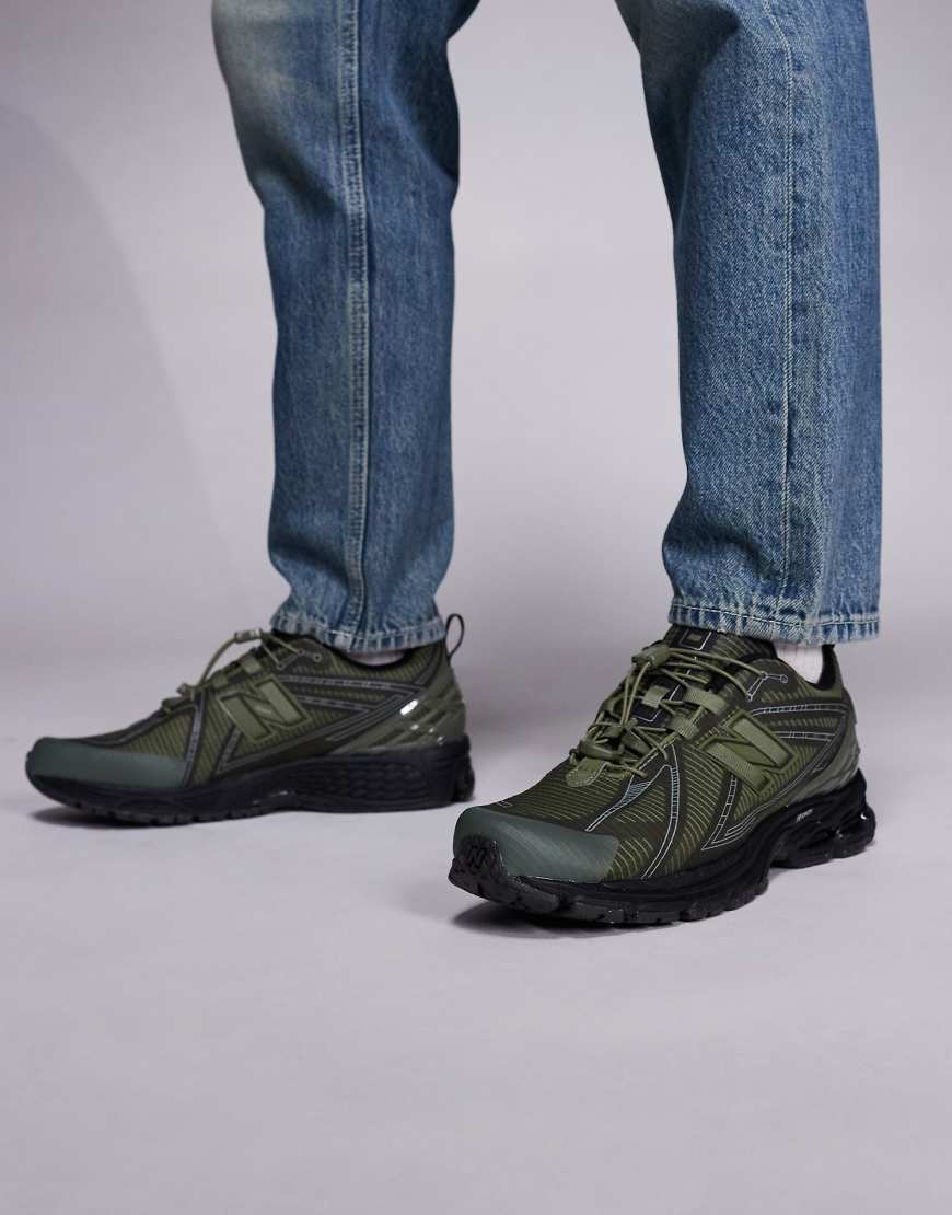 New Balance - 1906 - Sneaker in Olivgrün und Schwarz mit Knebelknopfverschluss von New Balance