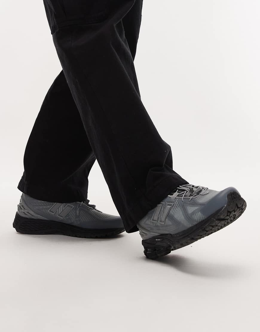 New Balance - 1906 - Unisex-Sneaker in Grau und Schwarz mit Knebelknopf von New Balance