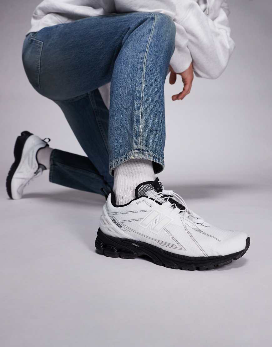 New Balance - 1906 - Unisex-Sneaker in Weiß und Schwarz mit Knebelknopfverschluss von New Balance