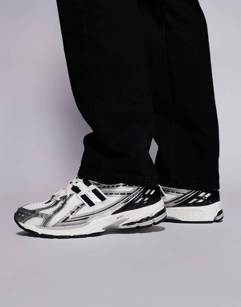 New Balance - 1906 - Unisex - Sneaker in Weiß und Silber von New Balance