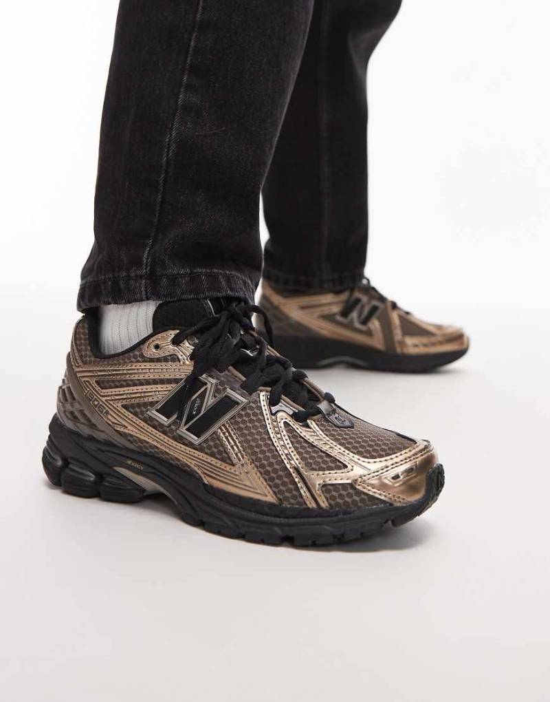 New Balance - 1906R - Unisex-Sneaker in Gold und Schwarz-Goldfarben von New Balance