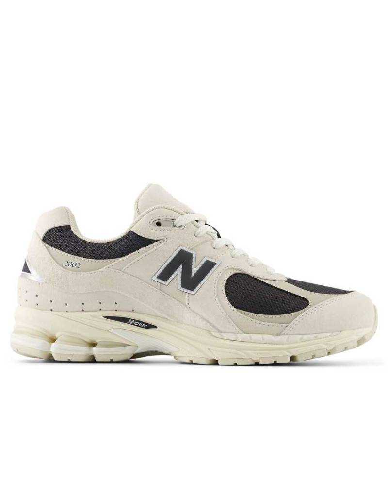 New Balance - 2002 - Sneaker in Beige und Schwarz von New Balance