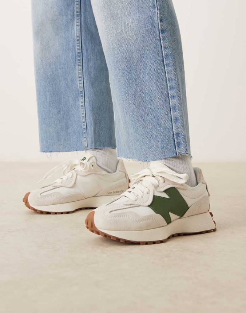 New Balance - 327 - Sneakers in Weiß und Dunkelgrün mit Gummisohle von New Balance