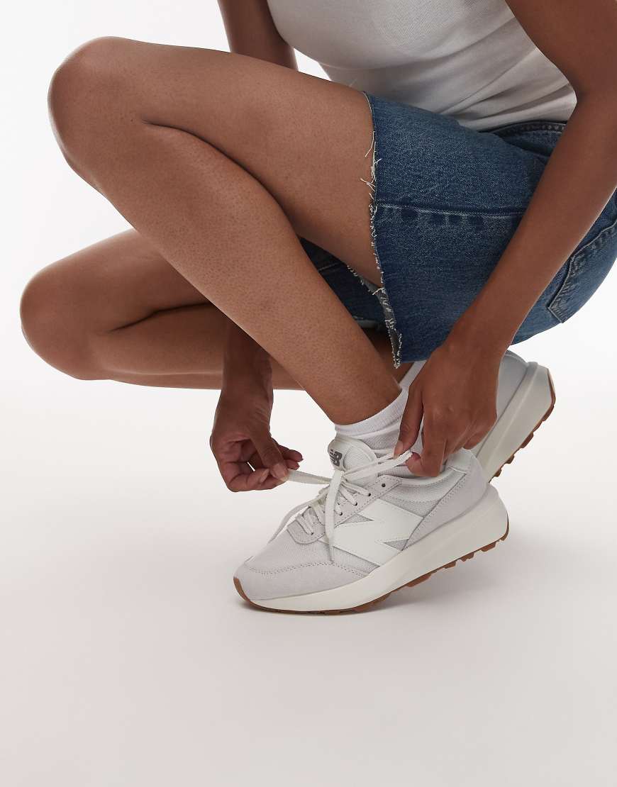 New Balance - 370 - Sneaker in Wollweiß mit Gummisohle von New Balance