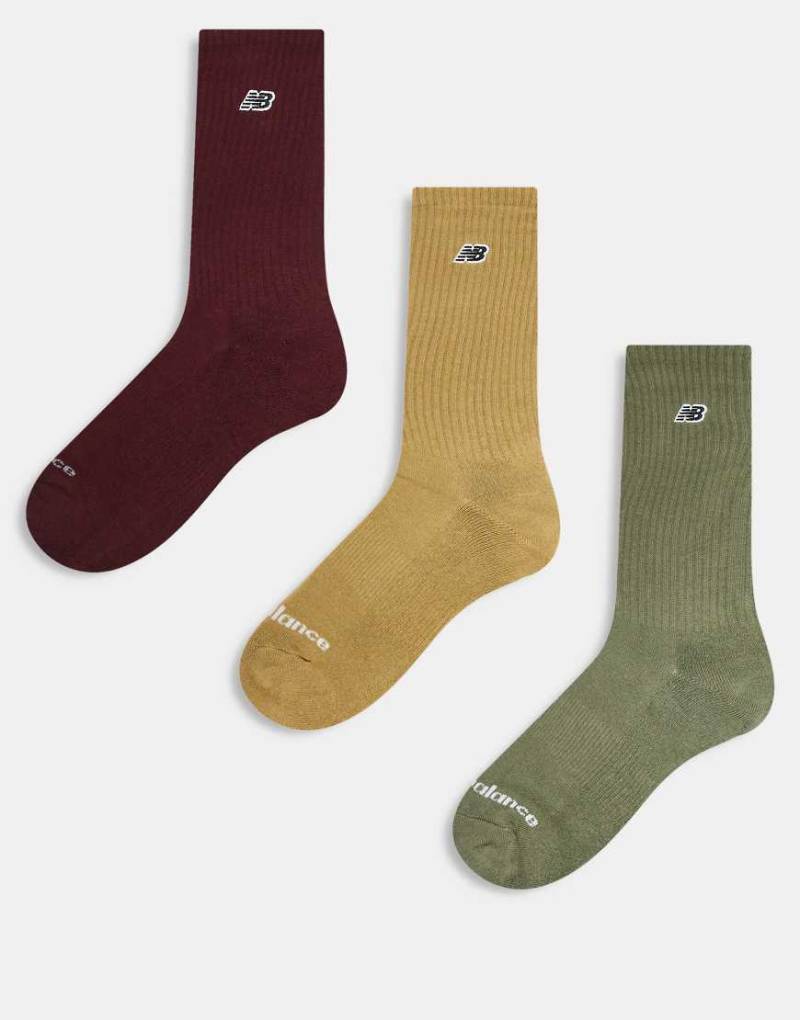 New Balance - 3er-Pack Crew-Socken in Oliv, Burgunderrot und Beige mit aufgesticktem Logo-Bunt von New Balance