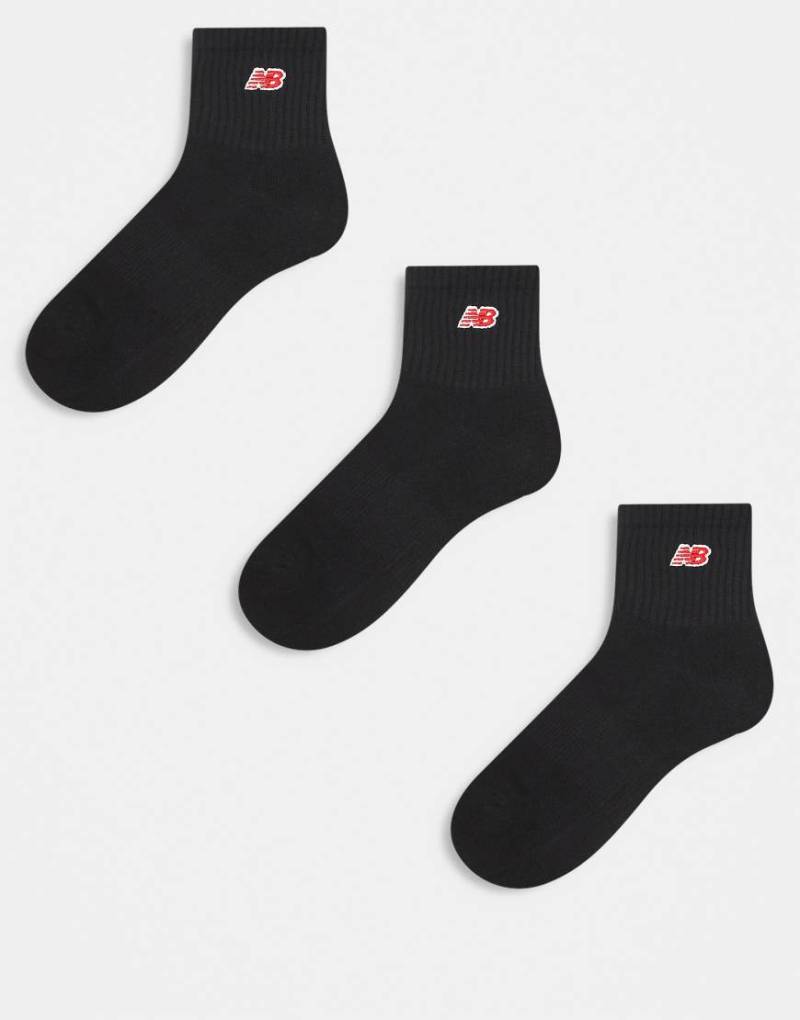 New Balance - 3er-Pack gerippte Knöchelsocken in Schwarz mit rotem Logo von New Balance