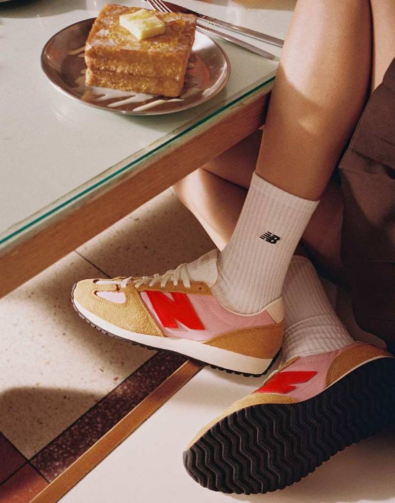 New Balance - 471 - Unisex-Sneaker in Braun und Rosa von New Balance