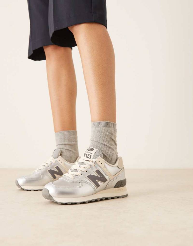 New Balance - 574 - Sneaker in Metallic-Silber von New Balance