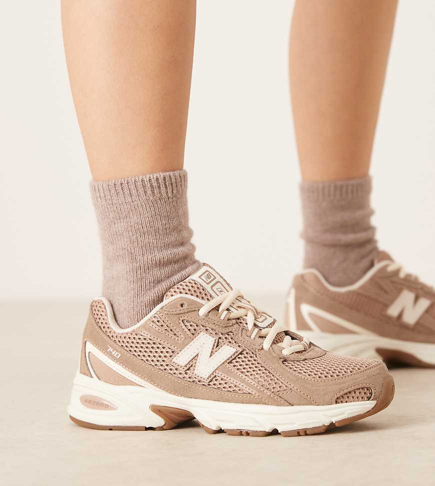 New Balance - 740 - Wildleder-Sneaker in Braun, exklusiv bei ASOS-Brown von New Balance