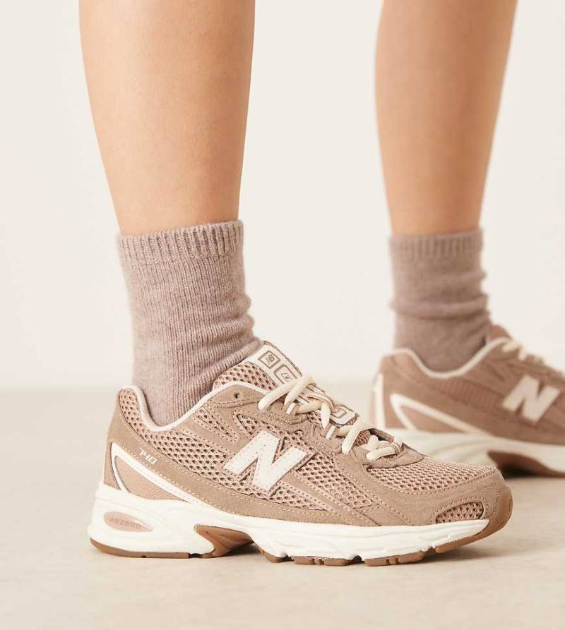 New Balance - 740 - Wildleder-Sneaker in Braun, exklusiv bei ASOS-Brown von New Balance