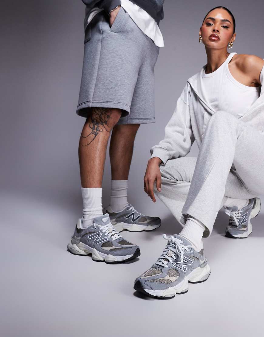 New Balance - 9060 - Sneaker in Grau und Steinbeige New Balance - 9060 - Sneaker in Grau und Steinbeige von New Balance