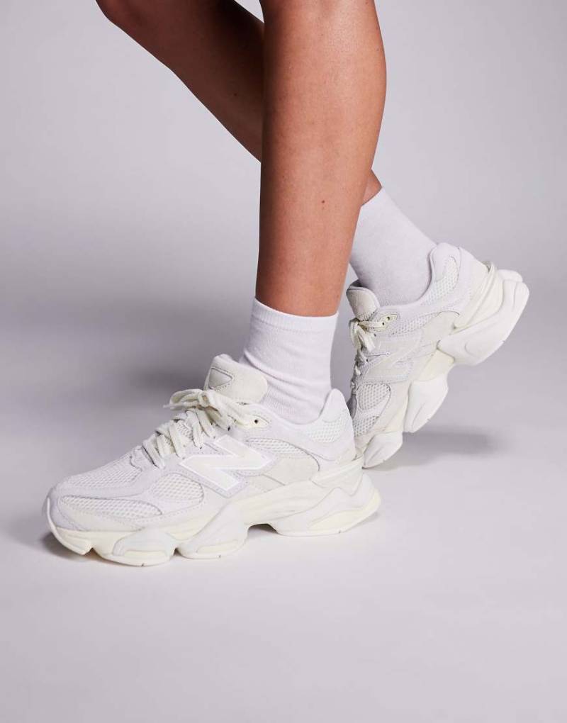 New Balance - 9060 - Sneaker in gebrochenem Weiß-Neutral von New Balance