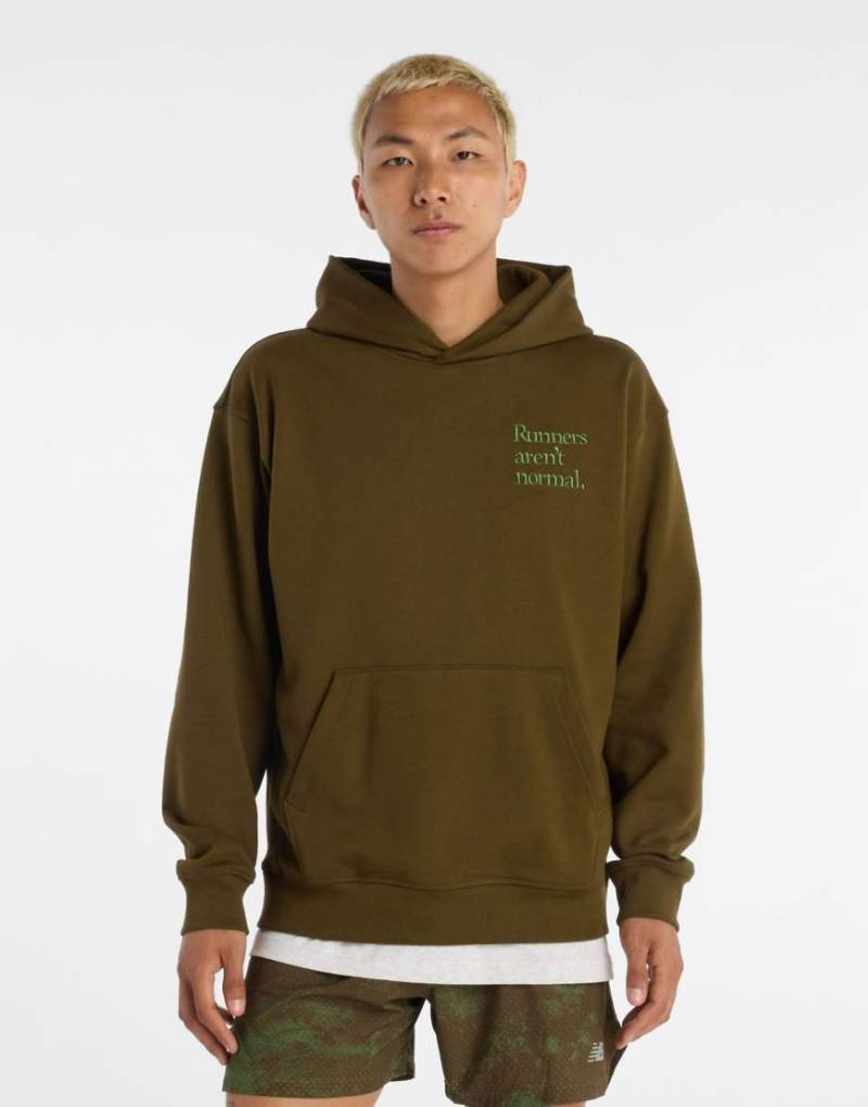 New Balance - Athletics Runners Arent Normal - Kapuzenpullover in Woodland-Brown von New Balance