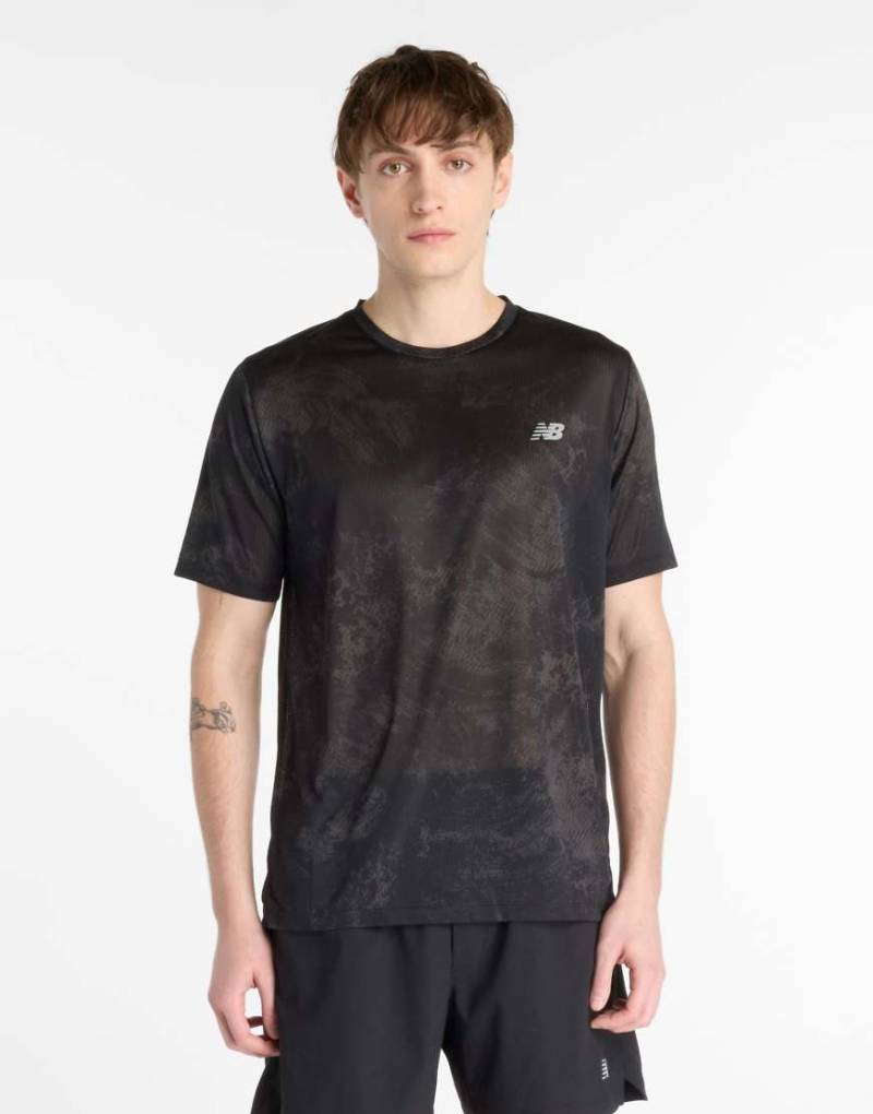 New Balance - Athletics - T-Shirt in Castlerock-Optik-Grau von New Balance