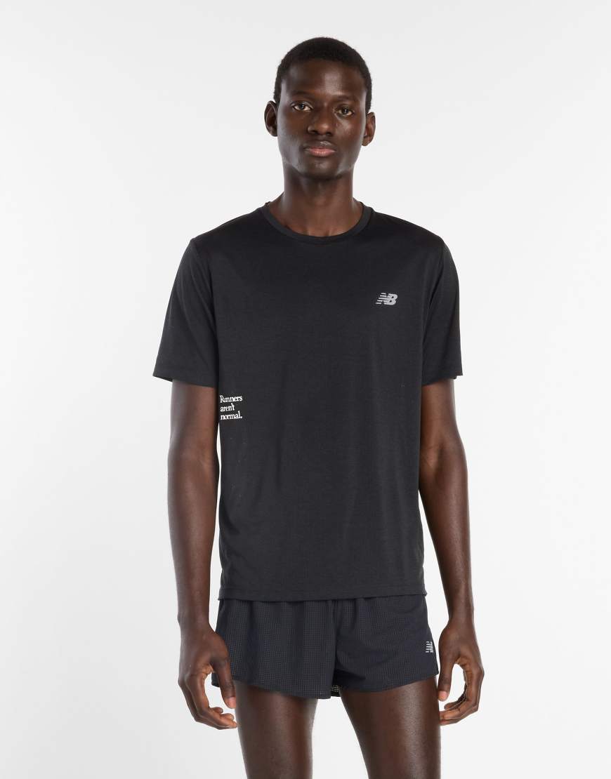 New Balance - Athletics - T-Shirt in Schwarz mit Print von New Balance