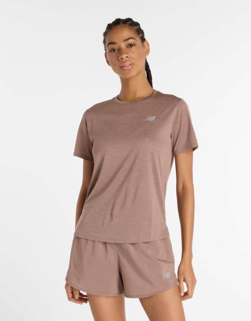 New Balance - Athletics - T-Shirt in brauner, melierter Schatten-Brown von New Balance