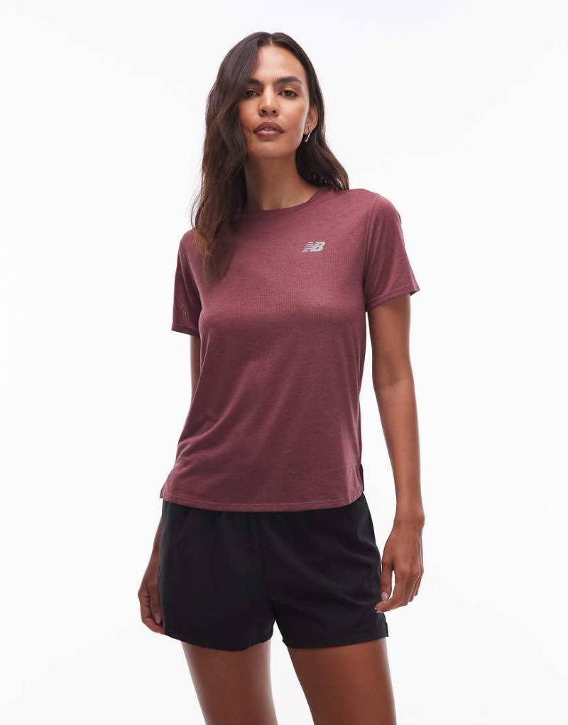 New Balance - Athletics - T-Shirt in verwaschenem Burgunderot-Heidegrau von New Balance
