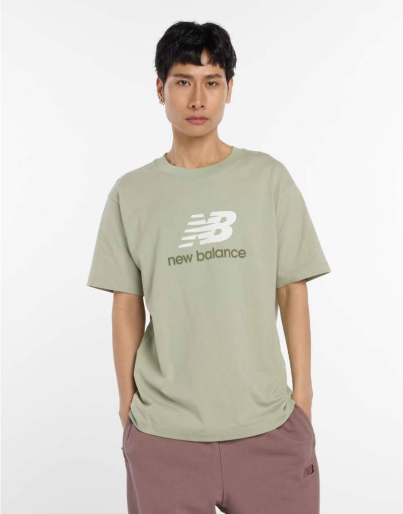 New Balance Athletics T-Shirt mit Logo und Schlangenmuster-Grün von New Balance