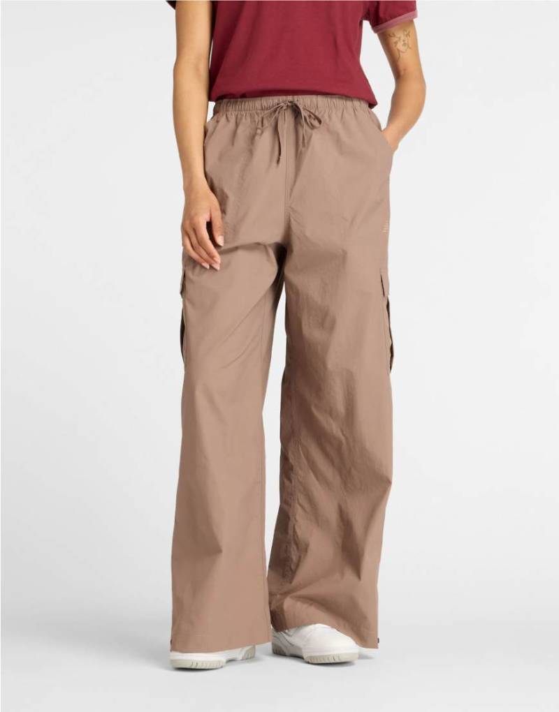 New Balance - Cargohose aus Webstoff in der Farbe Brown Shadow von New Balance